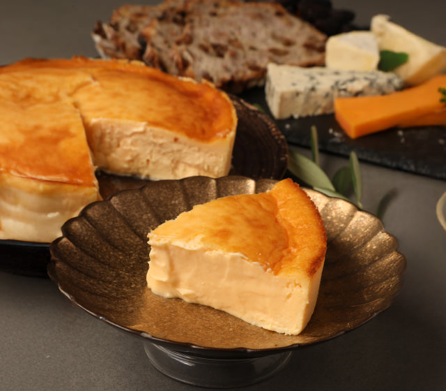 クリーミーバスクチーズケーキ Creamy Basque Cheesecake