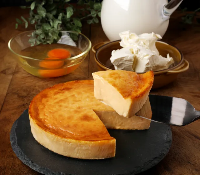 CREAMYBASQUE CHEESE CAKE クリーミー・バスクチーズケーキ